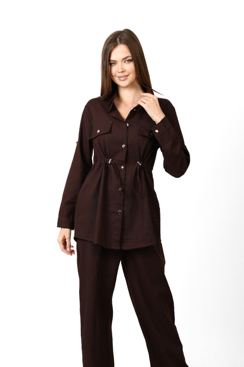 Brown linen set with belt from R.K Elégance, featuring tailored design and stylish details for a sophisticated look.